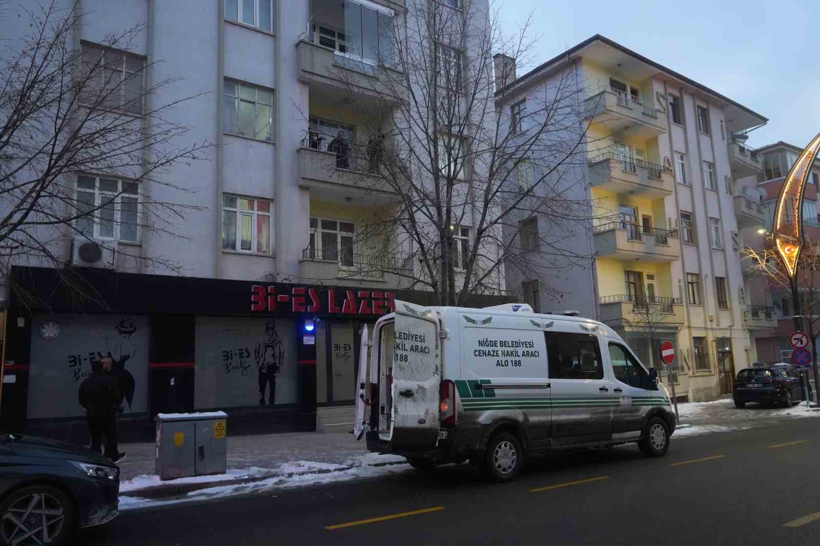 Niğde&rsquo;de 65 yaşındaki şahıs evinde &ouml;l&uuml; bulundu
