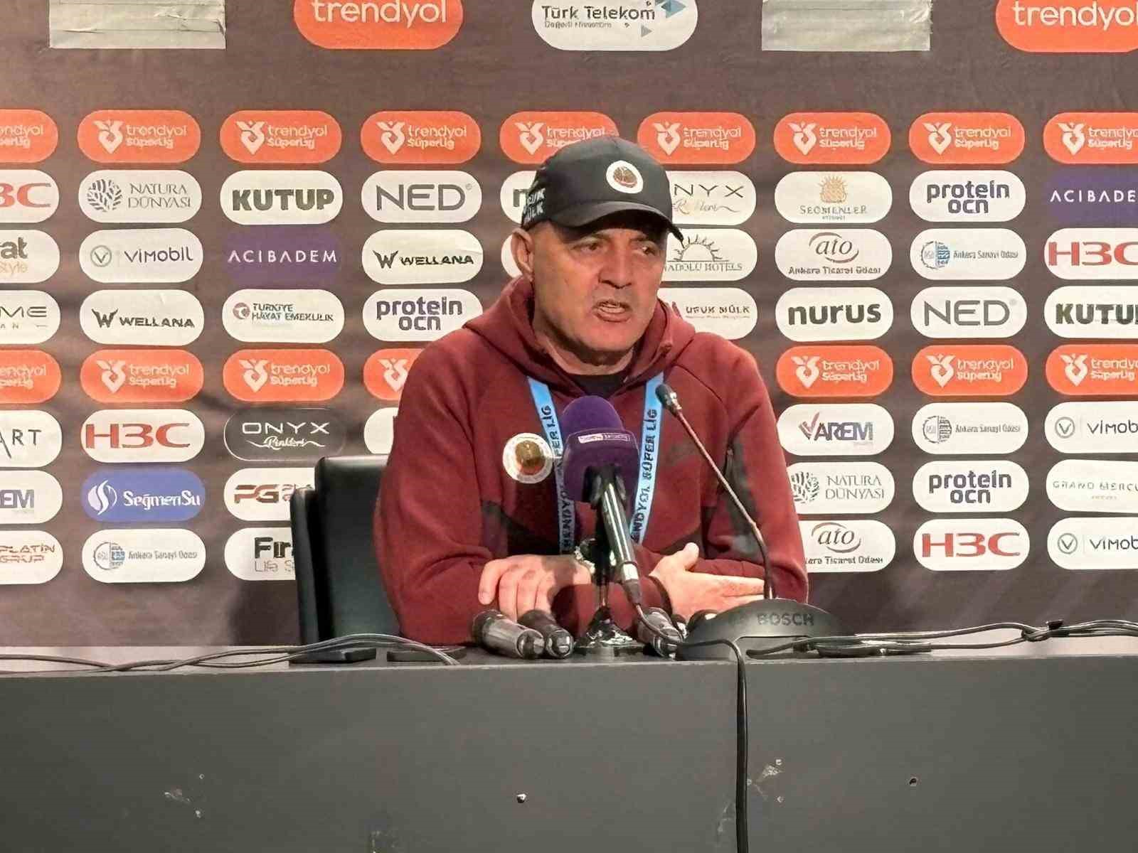 &Ouml;zcan Bizati: "Oyun alışkanlığı olan takımlara karşı oynamak zordur"
