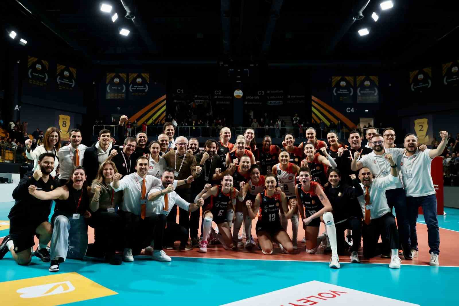 Eczacıbaşı Dynavit, derbide V. Bank&rsquo;ı 3-1&rsquo;le ge&ccedil;ti
