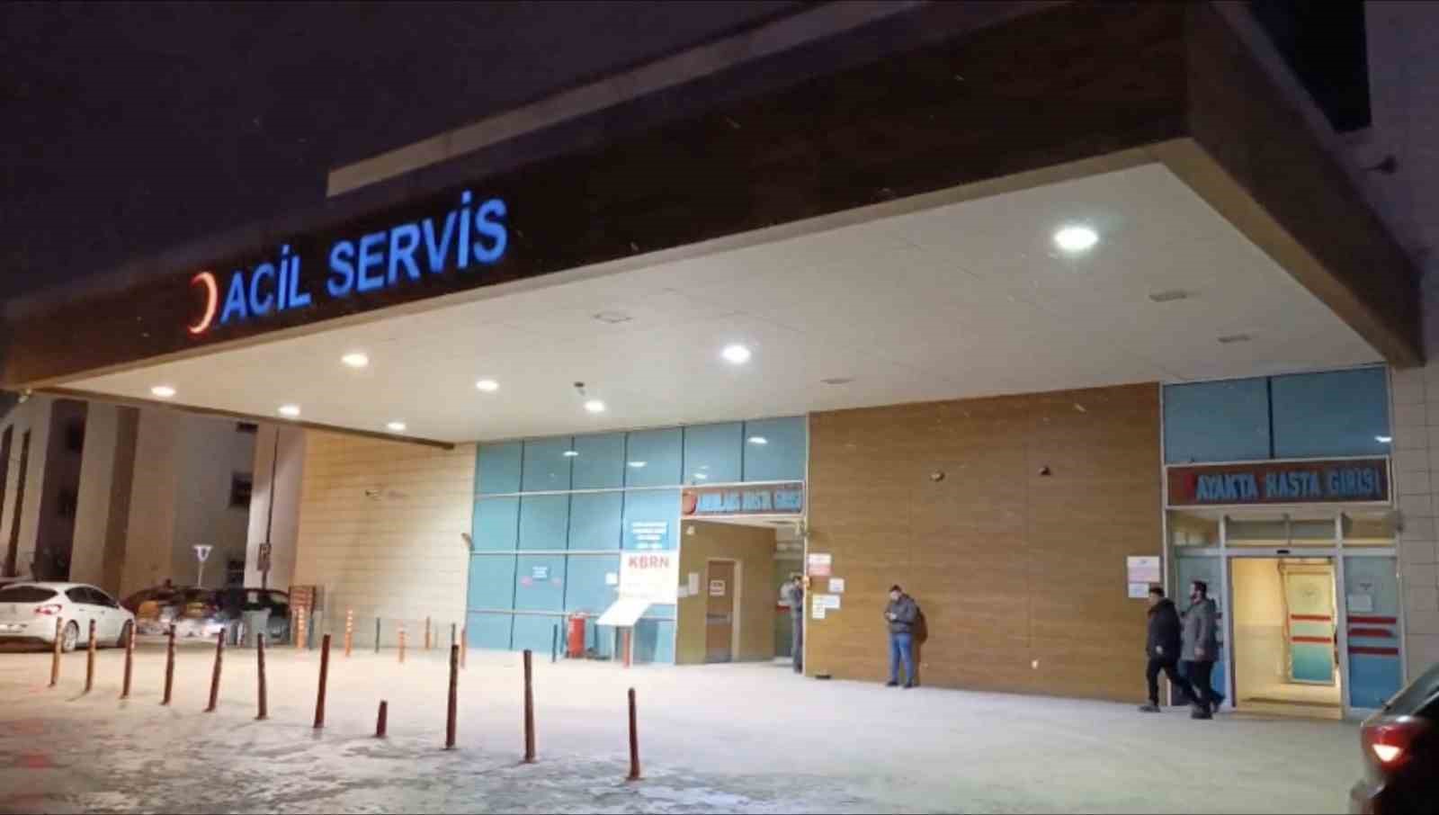 Tartıştığı kuzenini fal&ccedil;ata ile y&uuml;z&uuml;nden yaraladı
