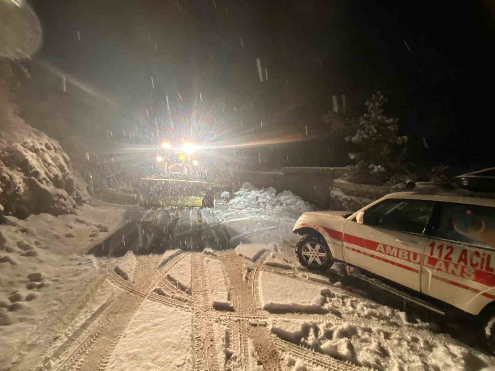 Sason’da karla mücadele sürüyor: Ekipler hastaları kurtarmak için seferber oldu