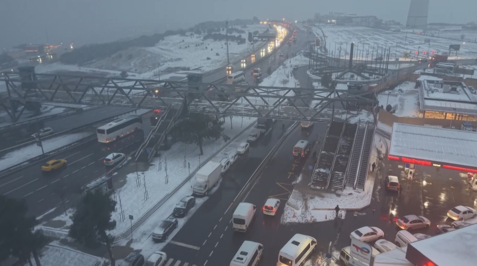 Esenyurt beyaza b&uuml;r&uuml;nd&uuml;
