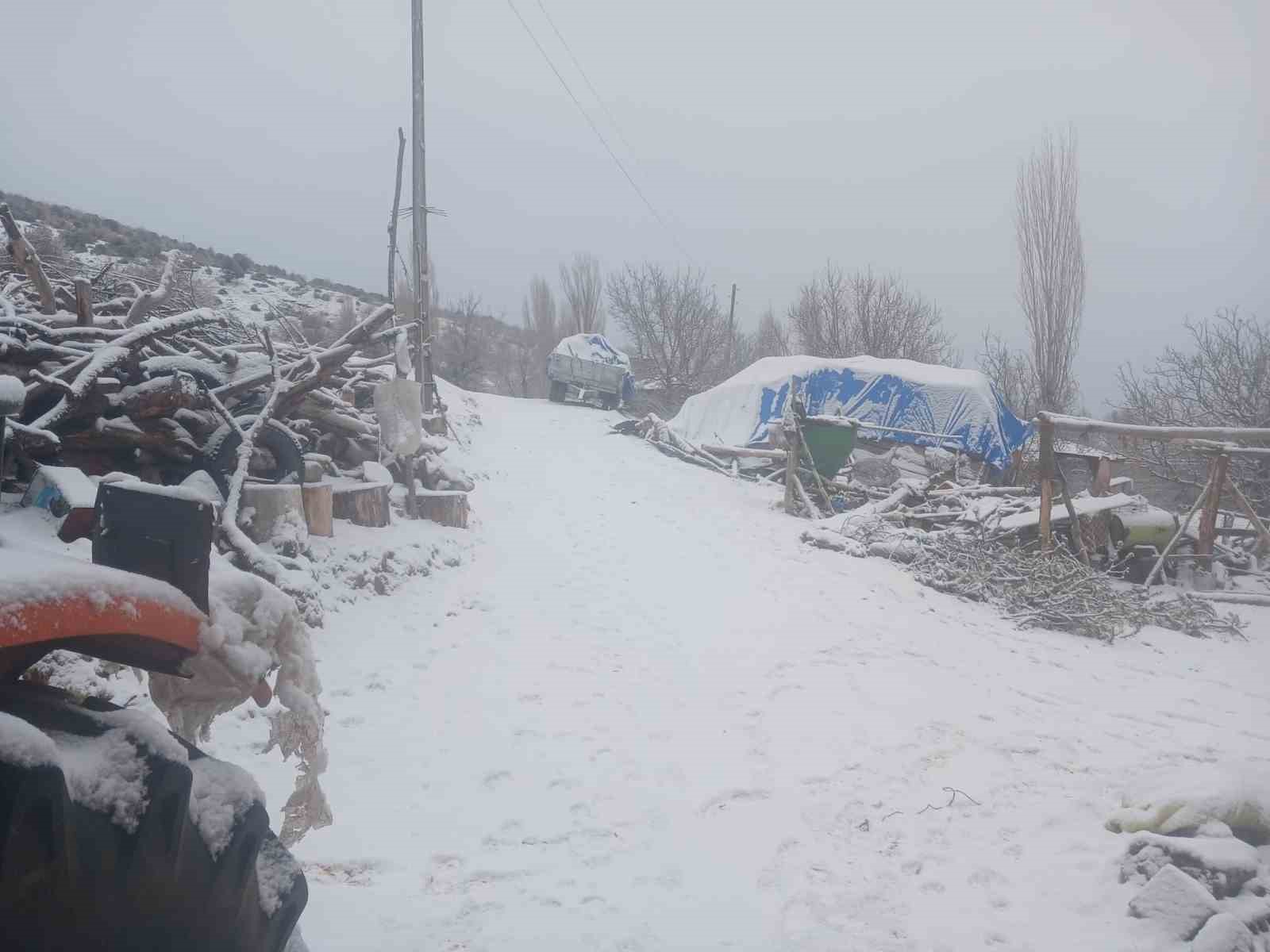 &Ccedil;orum&rsquo;da kar yağışı etkili oldu
