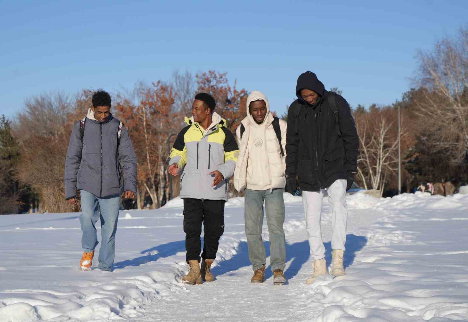 Erzurum’da siyah ile beyazın buluşması