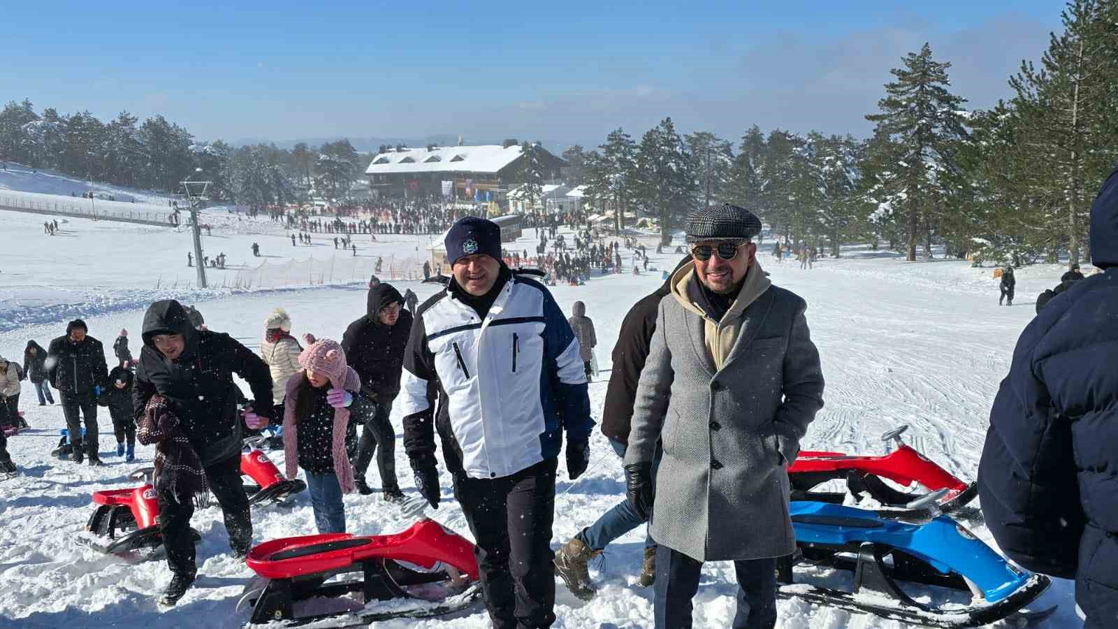 Gediz Murat Dağı Termal Kayak Merkezi&rsquo;nde kar ve kayak keyfi
