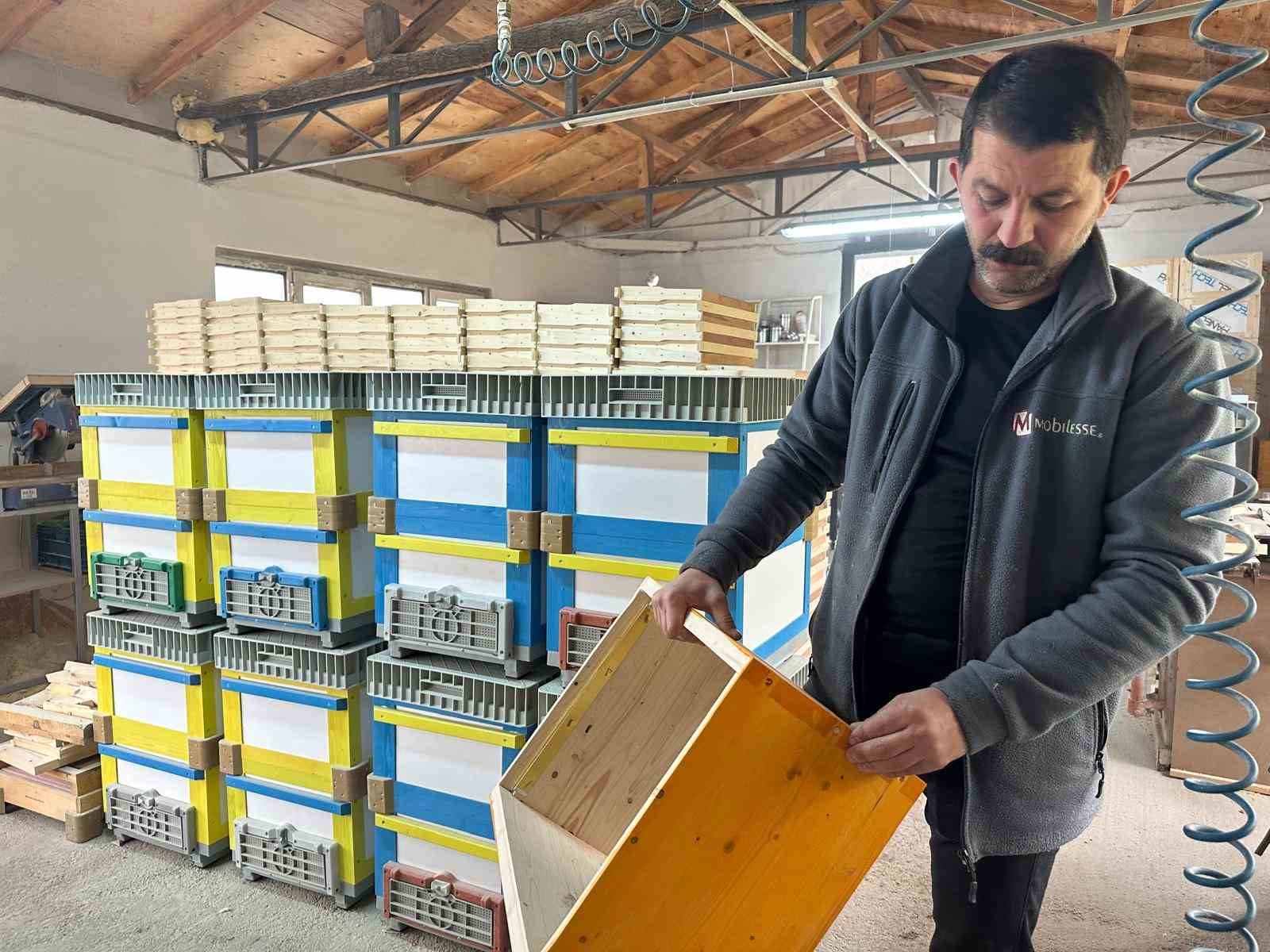 Futbolda rekabet arıcılara yansıdı; renkli kovanlar reva&ccedil;ta
