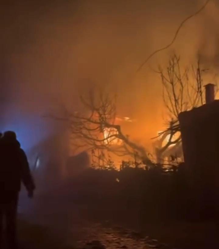 Orhaneli’de geceyi aydınlatan alevler, evi küle çevirdi