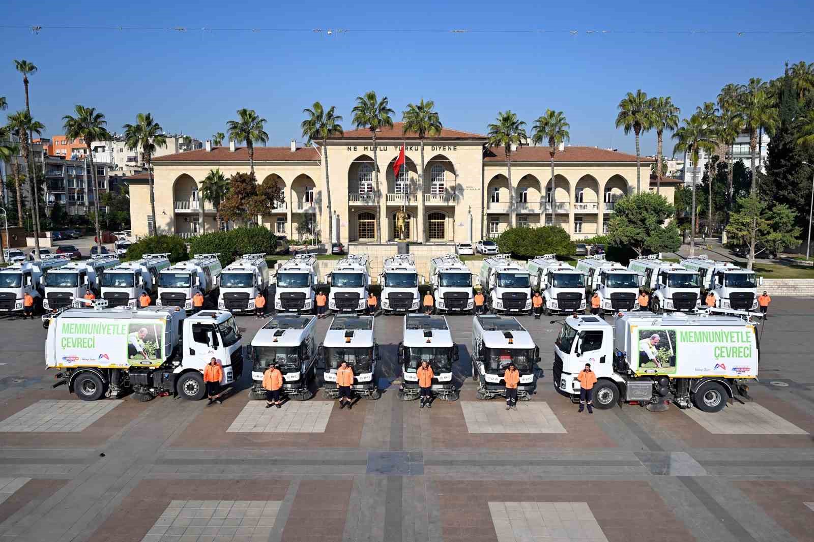 Mersin Büyükşehir Belediyesi, temizlik filosuna 22 yol süpürme aracı ekledi
