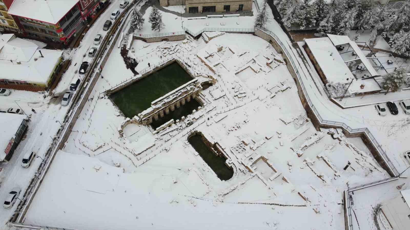 2 bin yıllık Roma hamamında masalsı görüntüler
