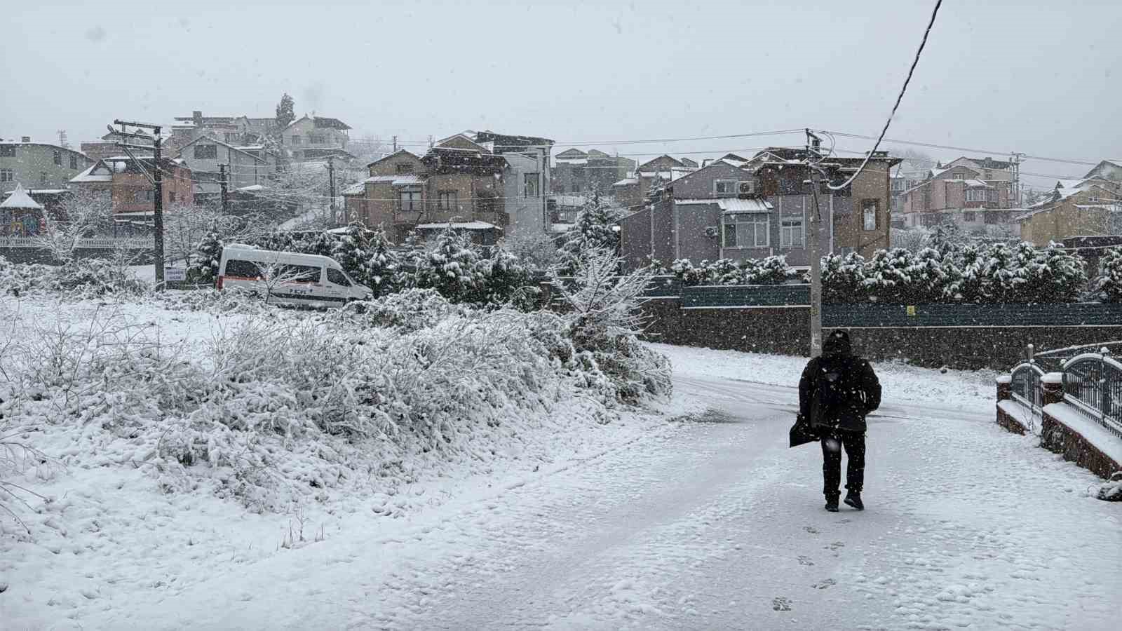 Kocaeli beyaza b&uuml;r&uuml;nd&uuml;
