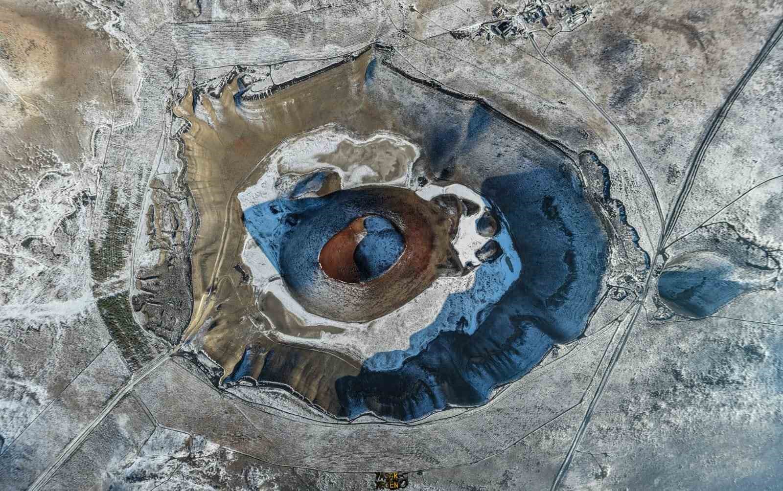 Karla kaplanan Meke Gölü ortaya çıkan manzarasıyla hayran bıraktı