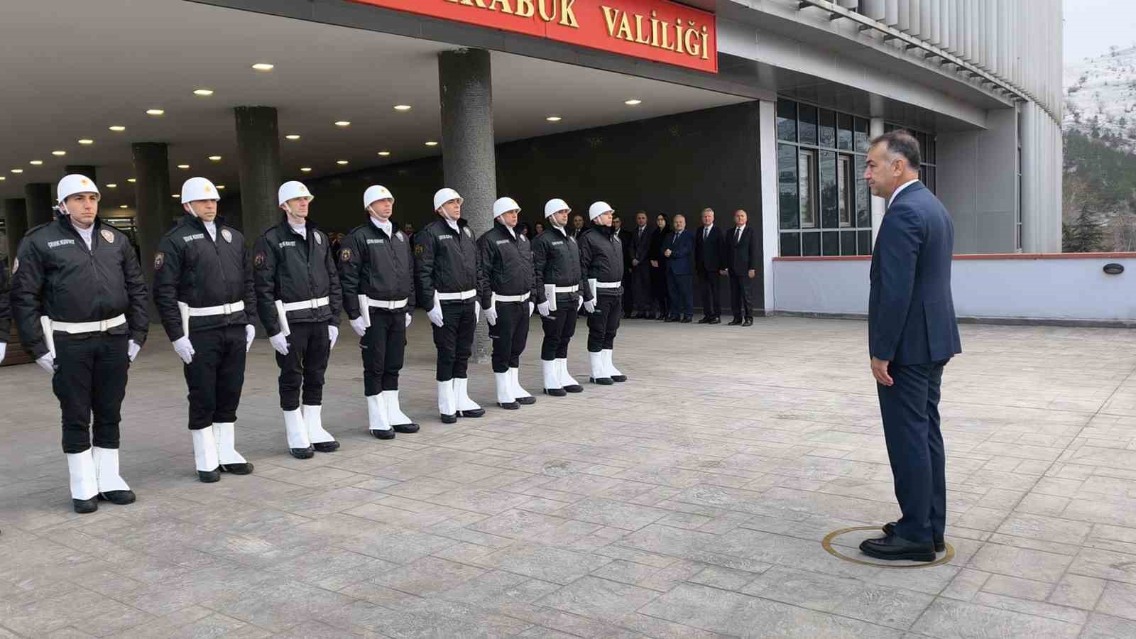 Vali &Ccedil;ağatay, Karab&uuml;k&rsquo;te g&ouml;revine başladı
