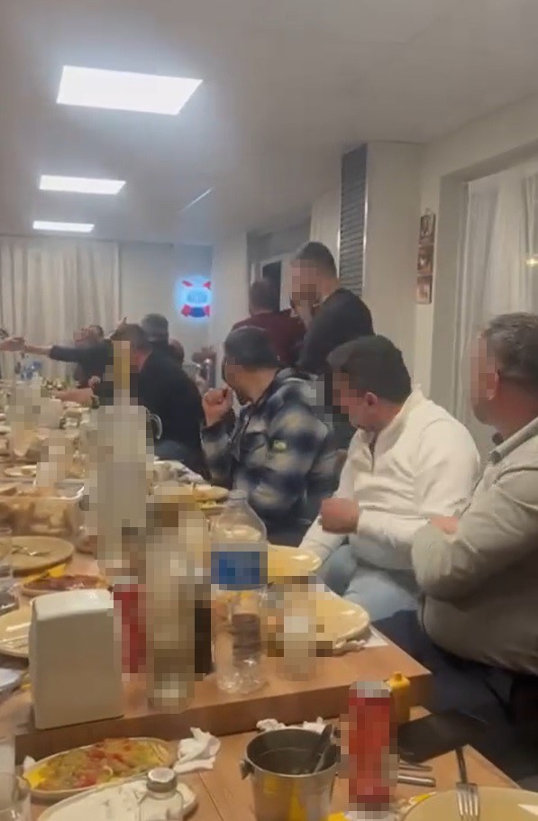 Burdur&rsquo;da alkol masasında okunan selaya soruşturma
