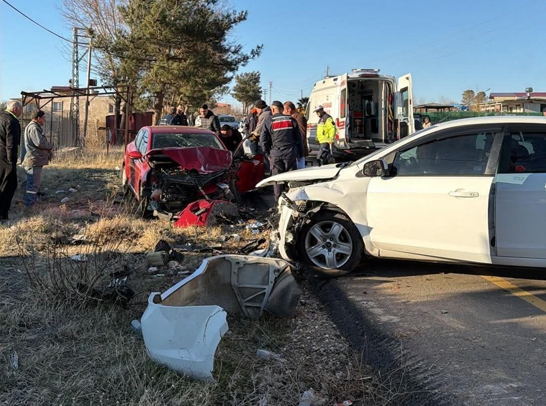 Osmaniye’de buzlanma nedeniyle trafik kazası: 2 yaralı