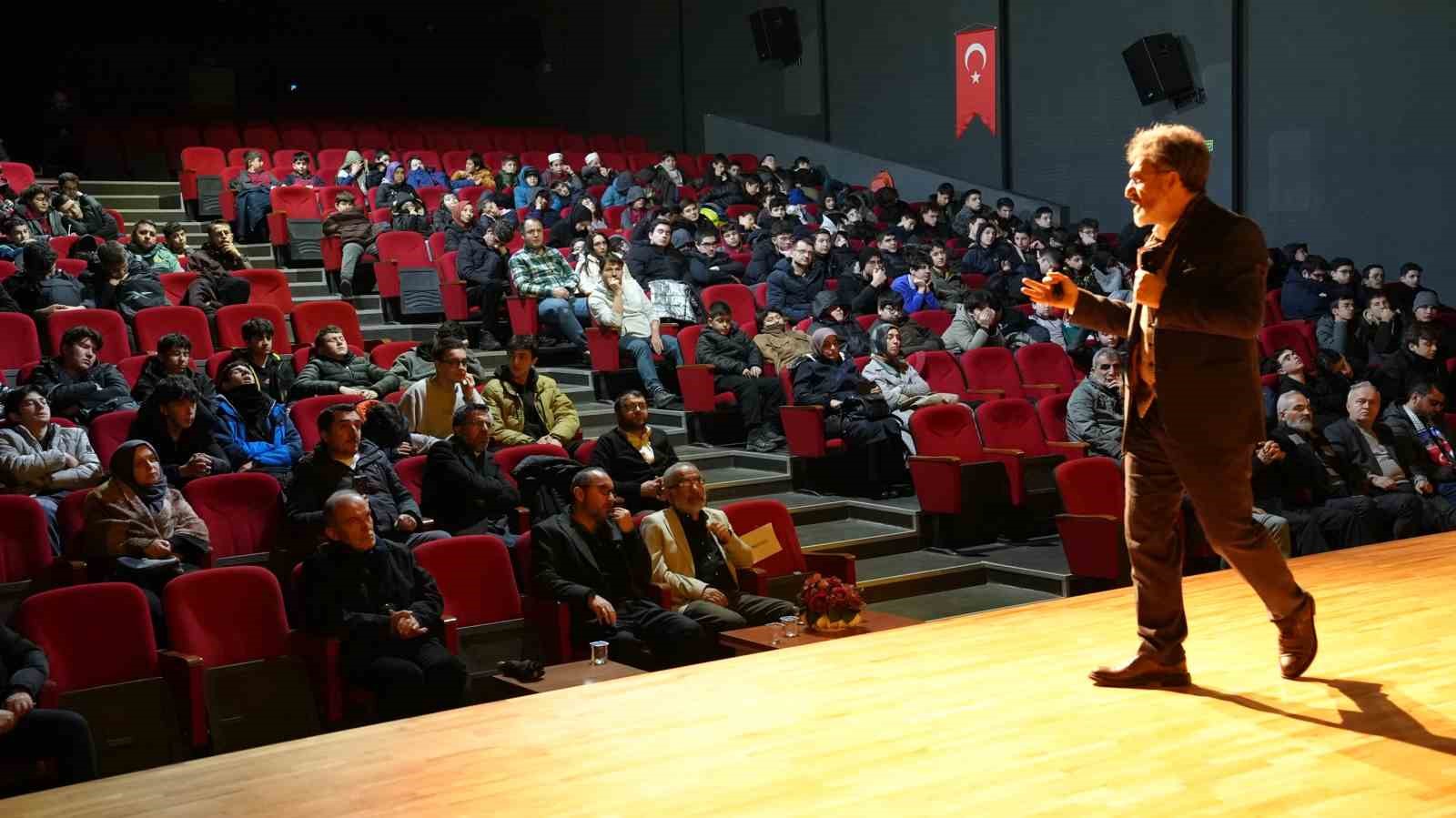 "D&uuml;n&uuml; Oku, Yarını Yaz" konferansı D&uuml;zce&rsquo;de ger&ccedil;ekleştirildi
