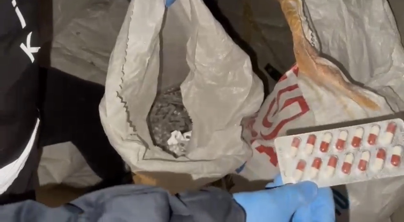 Samsun&rsquo;da 36 bin sentetik ecza ele ge&ccedil;irildi: 3 g&ouml;zaltı
