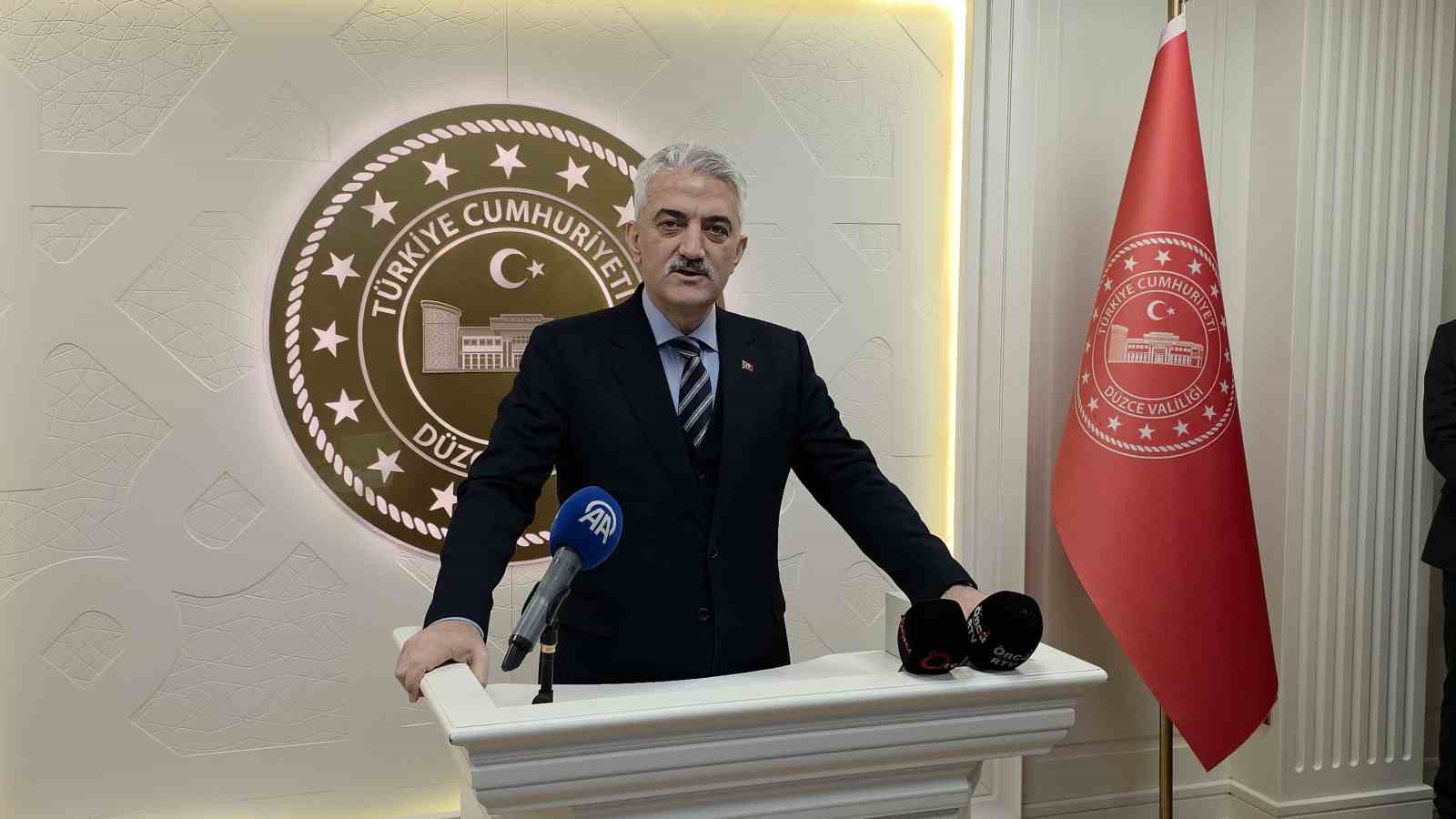 D&uuml;zce Valisi Mehmet Makas g&ouml;revine başladı
