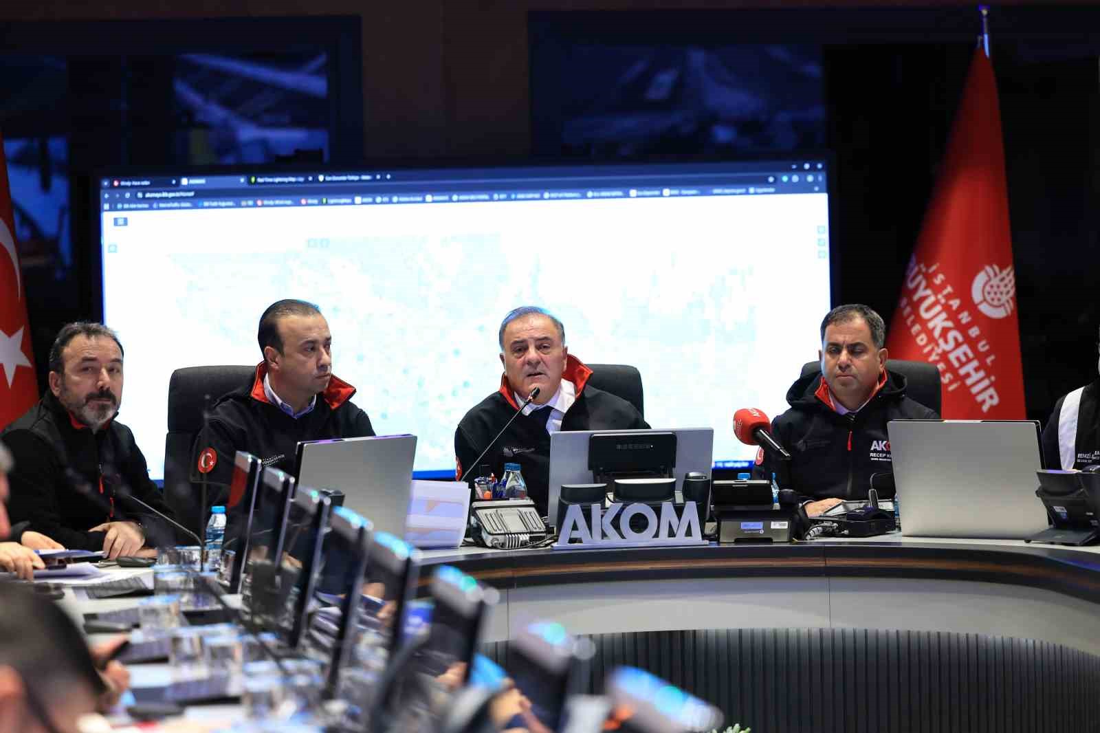 İBB Başkanvekili Aslan son durumu paylaştı: "İstanbul&rsquo;un her tarafını anlık izliyoruz, 3 bin 492 aracımız sahada"
