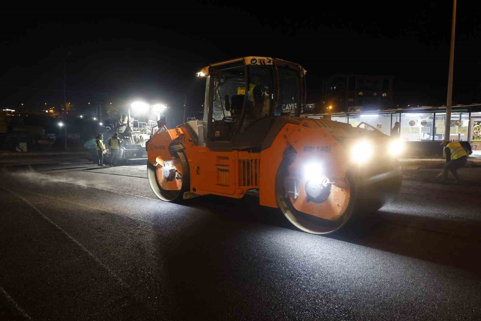 Antakya otob&uuml;s terminali mevkiinde caddeler asfaltlandı
