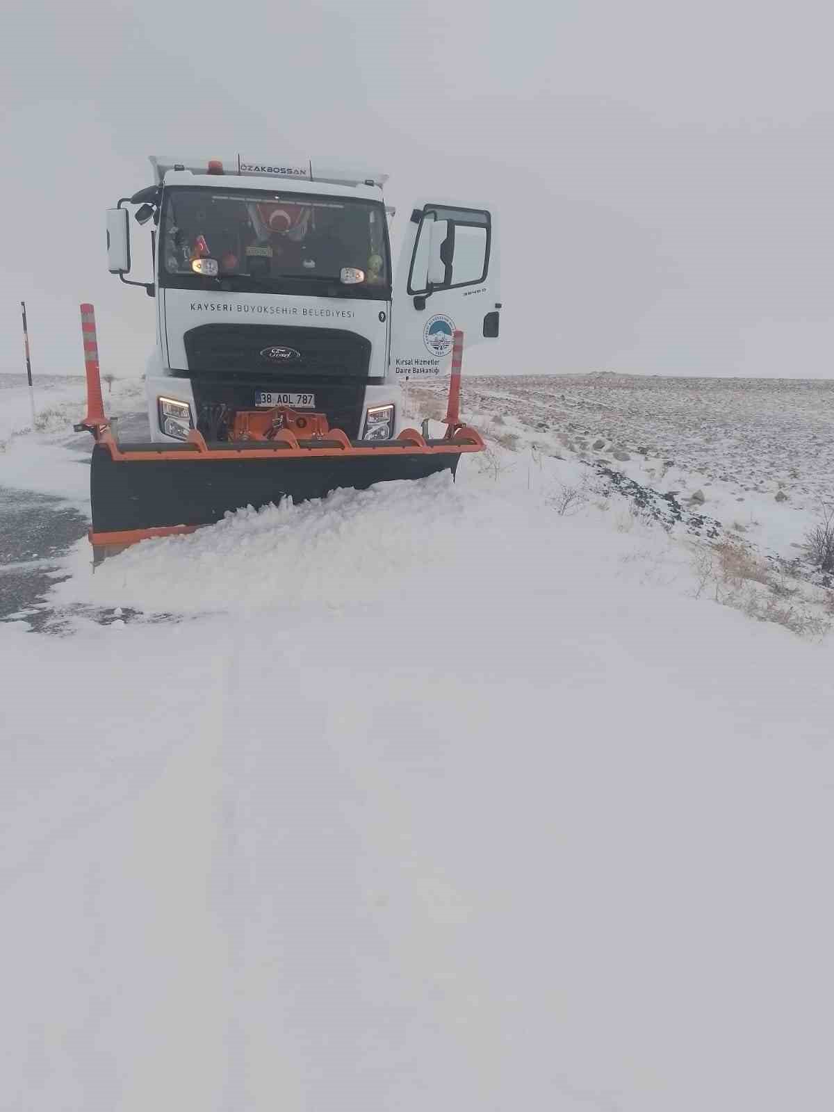 Kayseri&rsquo;de 14 mahalle yolu ulaşıma kapalı
