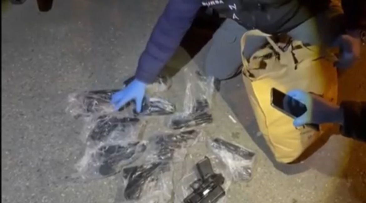 Bursa&rsquo;da zehir tacirlerine operasyon: Kokain ve &ccedil;ok sayıda silah ele ge&ccedil;irildi
