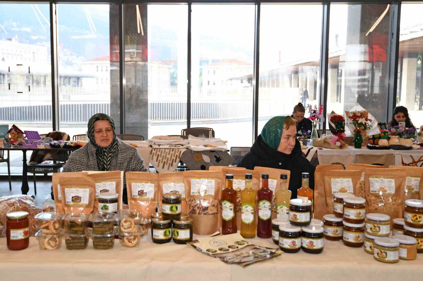 Girişimci kadınların el emeği Osmangazi Meydanı&rsquo;nda buluştu
