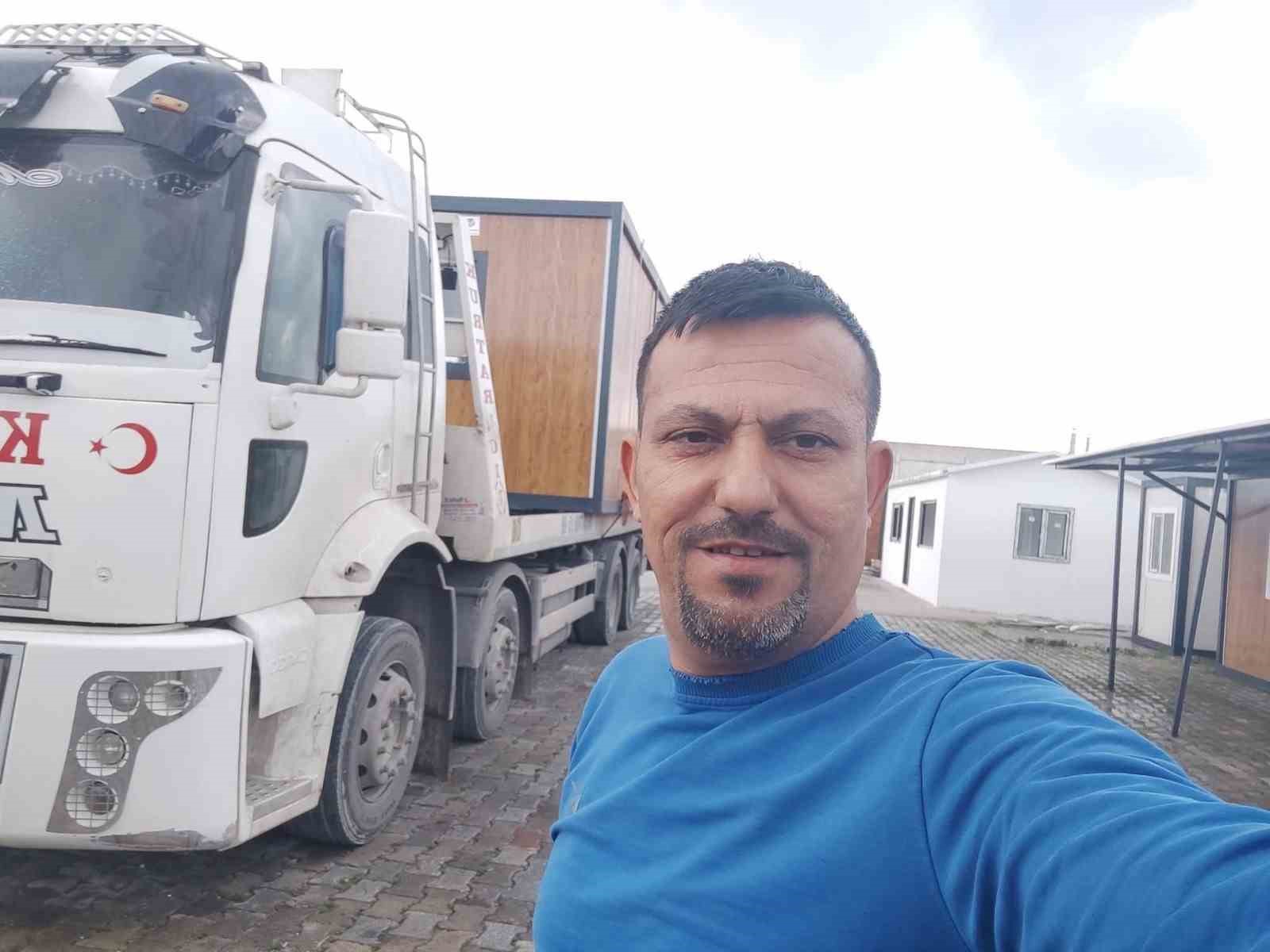 Manisa’da otomobil elektrik direğine çarptı: 1 ölü, 2 yaralı