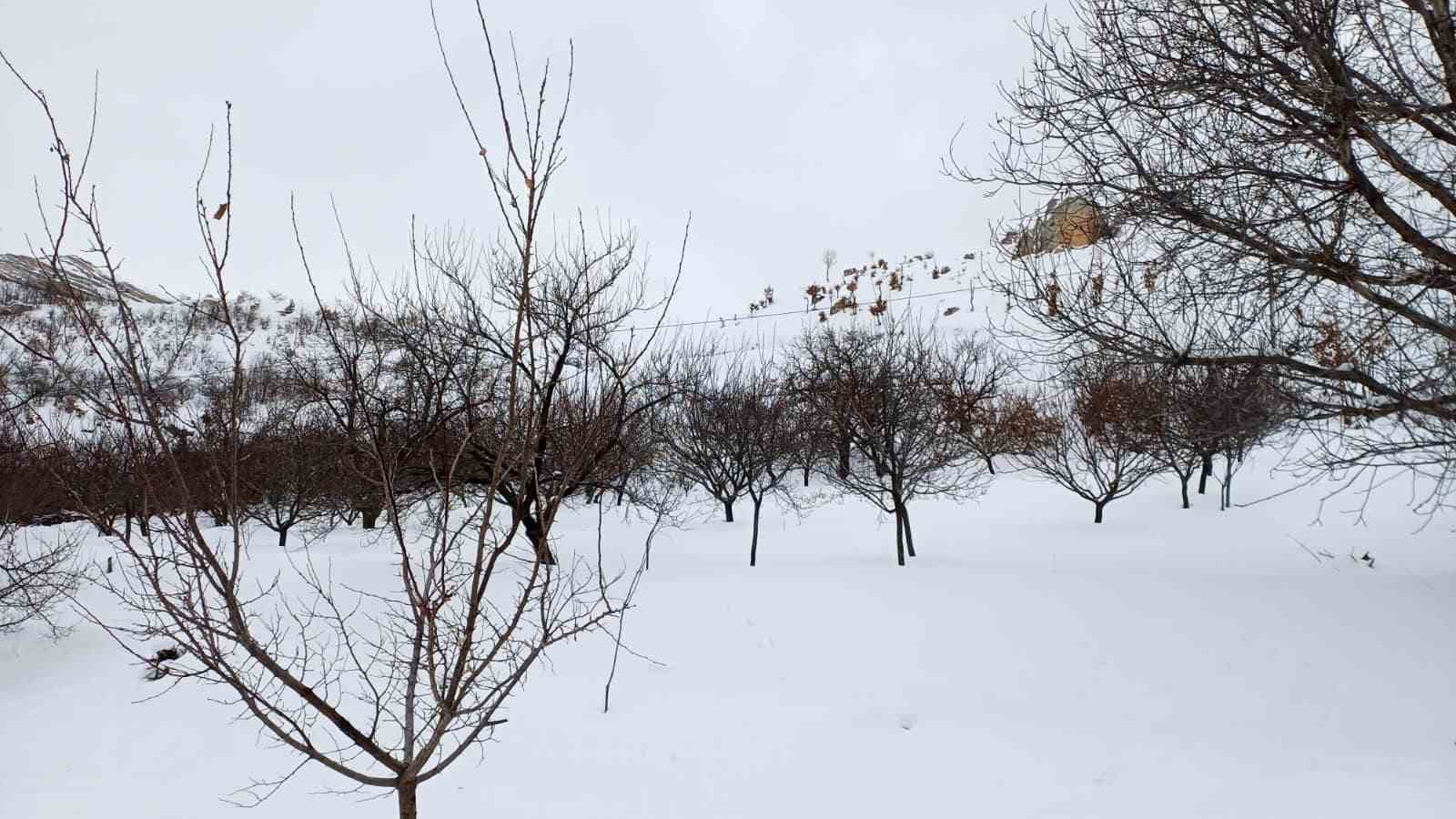 Ak&ccedil;adağ&rsquo;da kar kalınlığı 1 metreye yaklaştı
