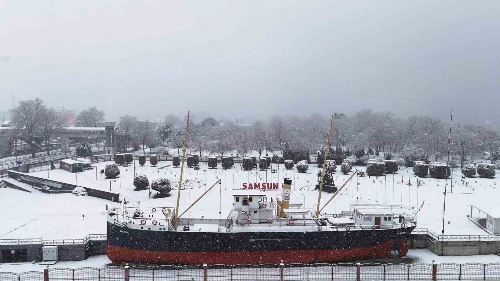Bandırma Vapuru, karadan y&uuml;r&uuml;t&uuml;lerek T&uuml;t&uuml;n İskelesi&rsquo;ne taşınacak
