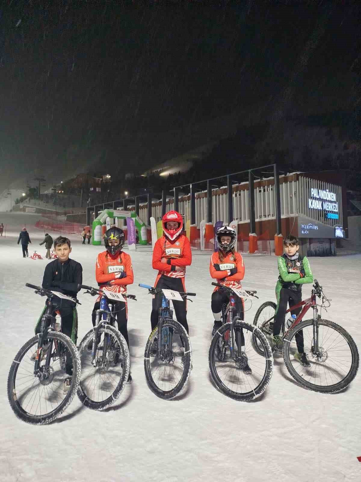 Snowbike T&uuml;rkiye Şampiyonası&rsquo;nda Akhisar r&uuml;zgarı
