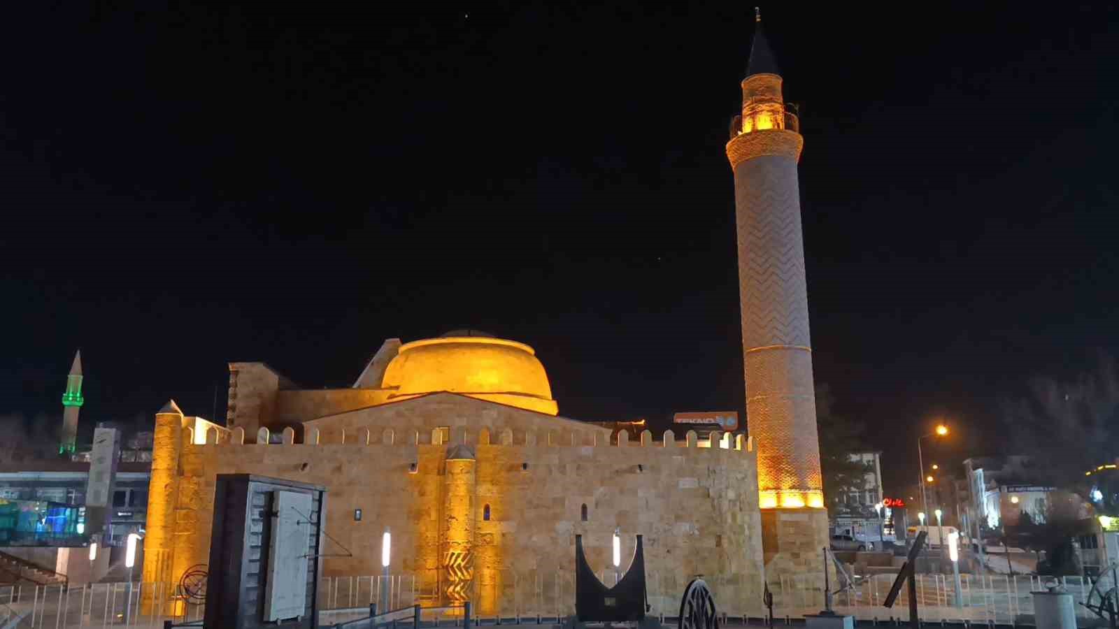 Kırşehir&rsquo;in simge yapısına pes dedirten &ouml;nlem
