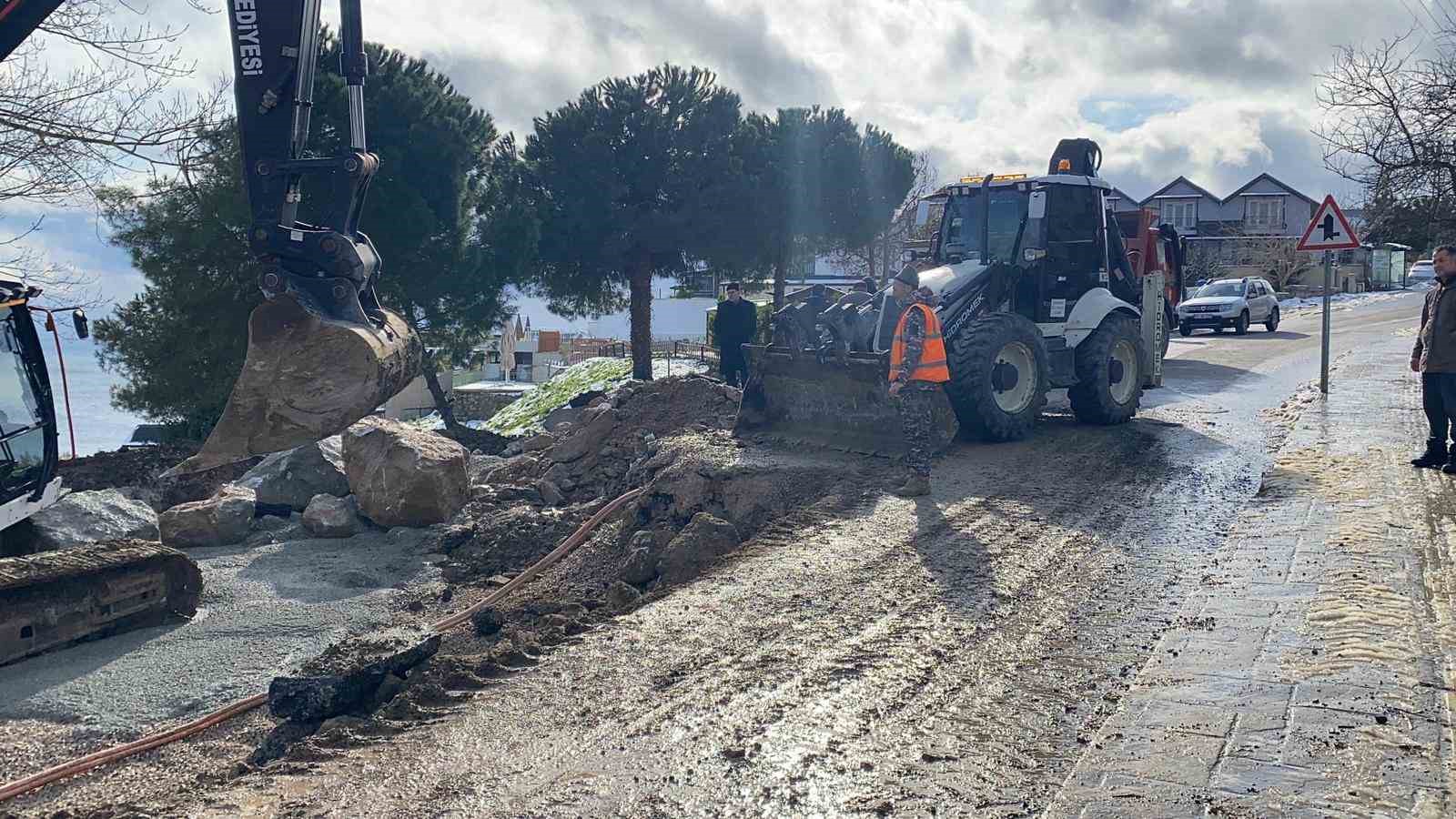 Sinop’ta heyelan sonrası onarım mesaisi