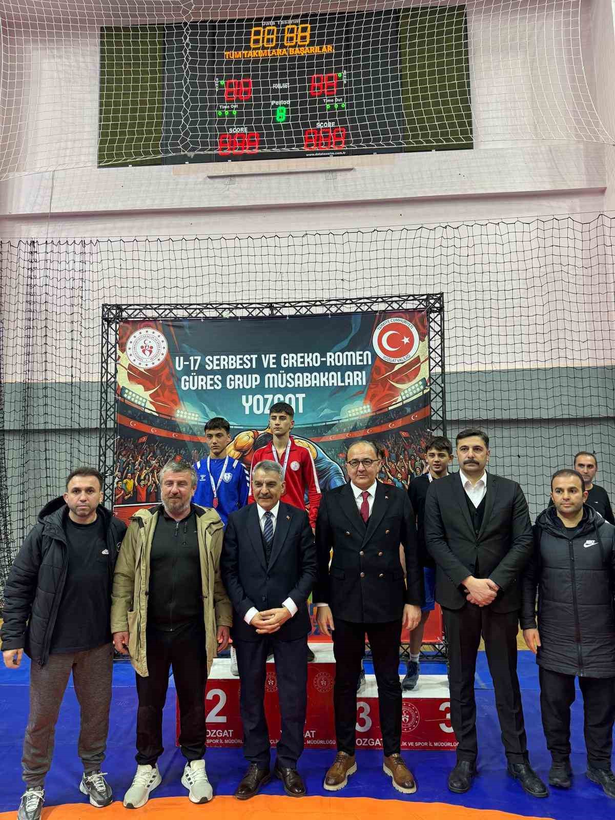 Şahinbey Belediye Spor, U17 g&uuml;reşte grup şampiyonu
