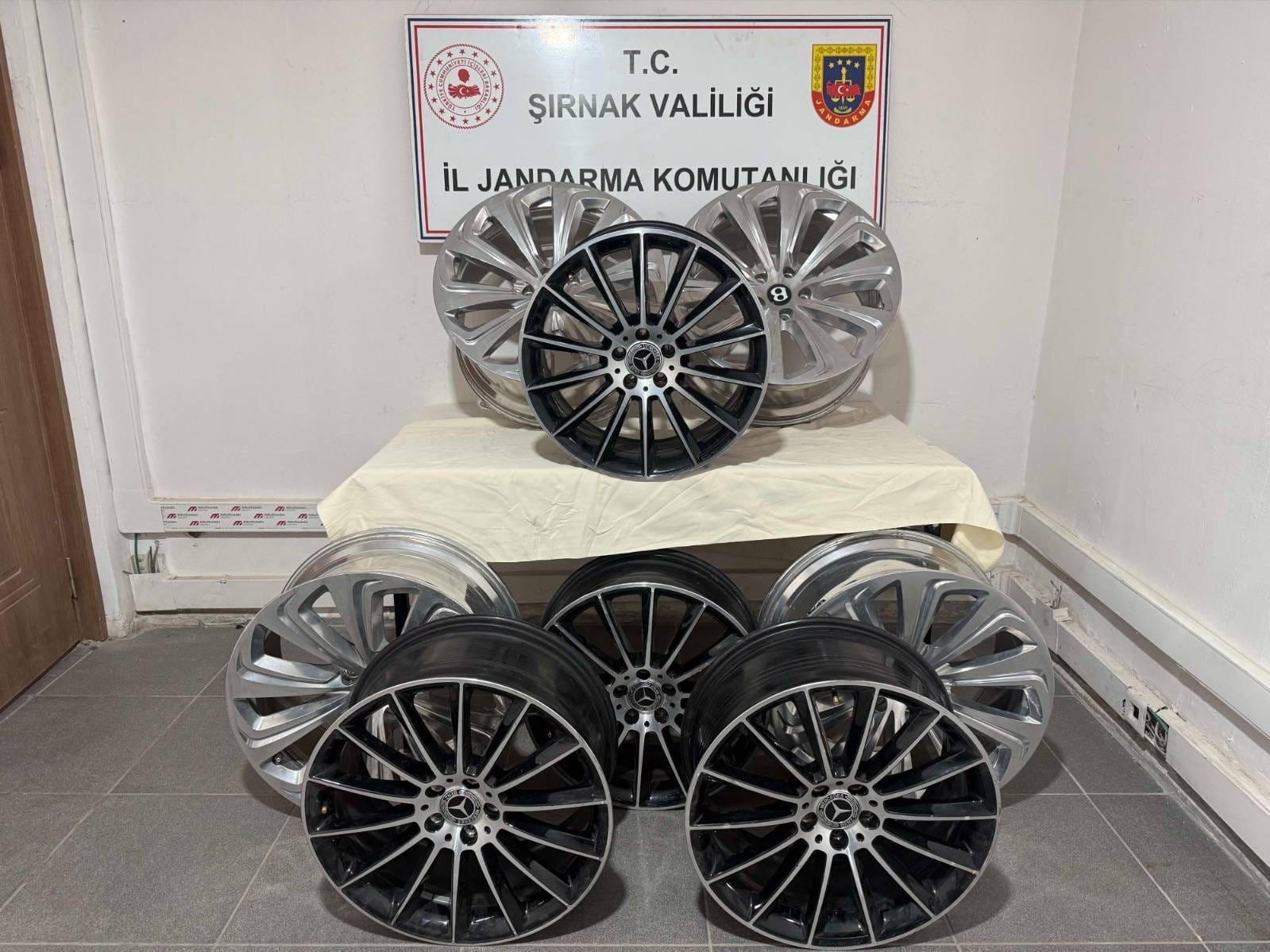 Şırnak&rsquo;ta 34 milyonluk ka&ccedil;ak &uuml;r&uuml;n ele ge&ccedil;ti
