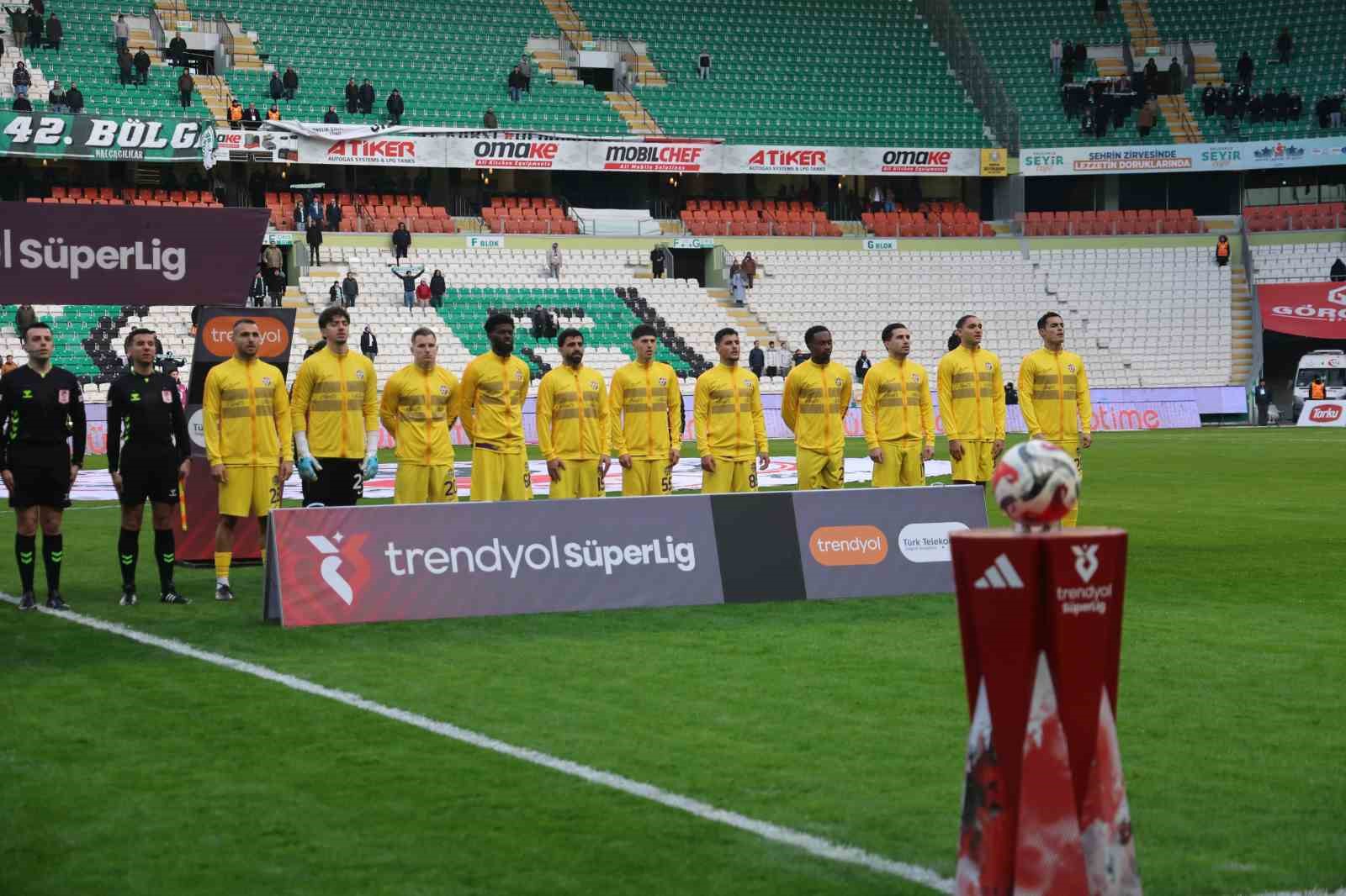 Trendyol Süper Lig: Konyaspor: 0 - Eyüpspor: 0 (İlk yarı)