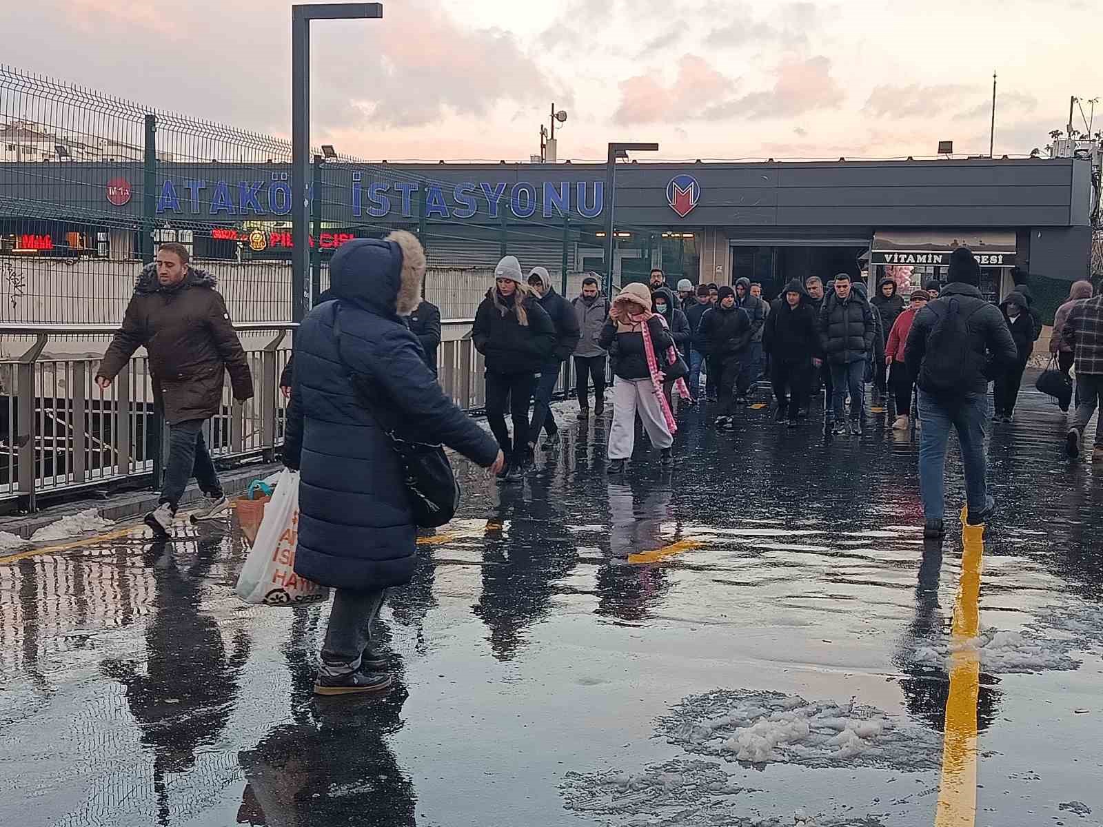 İstanbullular uyarıları dikkate aldı, mesai &ccedil;ıkışında yoğunluk yaşanmadı
