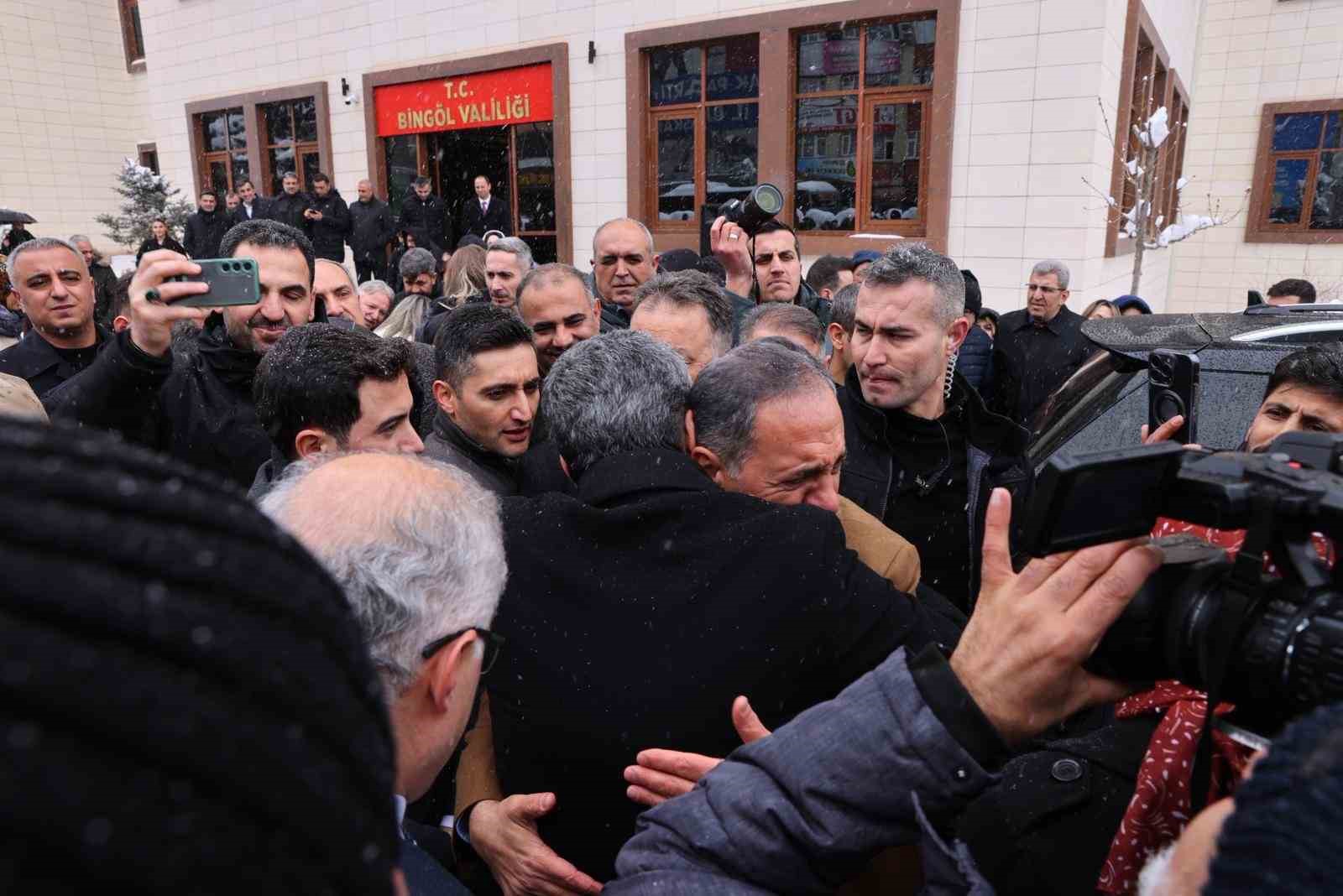 Bing&ouml;l Valisi Usta&rsquo;dan duygusal veda: "&Ccedil;ok g&uuml;zel bir şehirde valilik yaptım"
