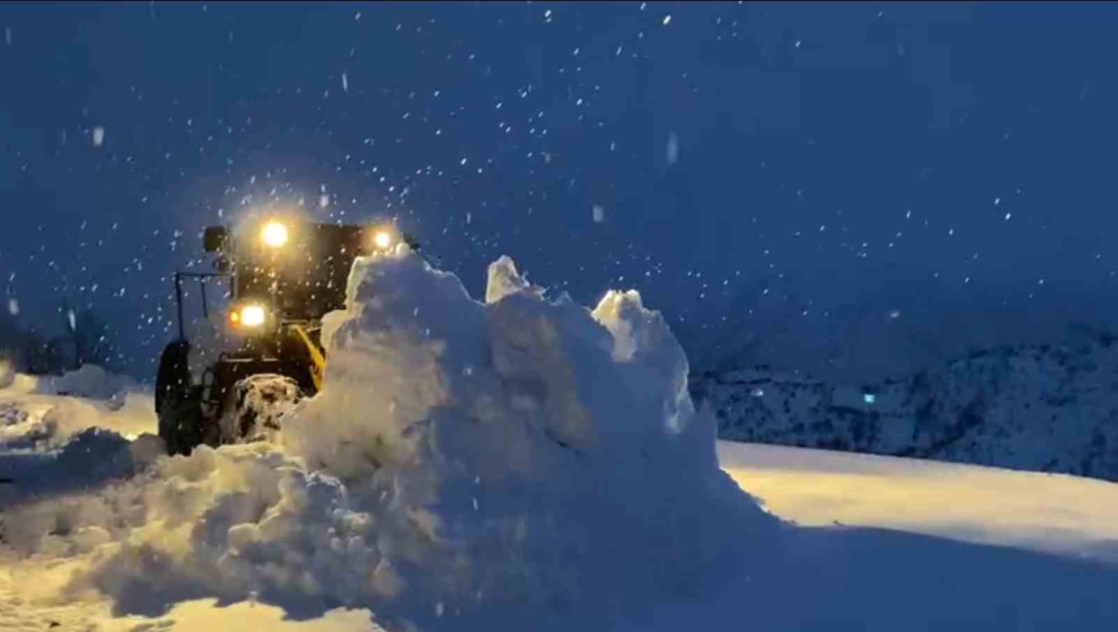 Malatya&rsquo;da 53 mahallede yol ulaşıma a&ccedil;ıldı
