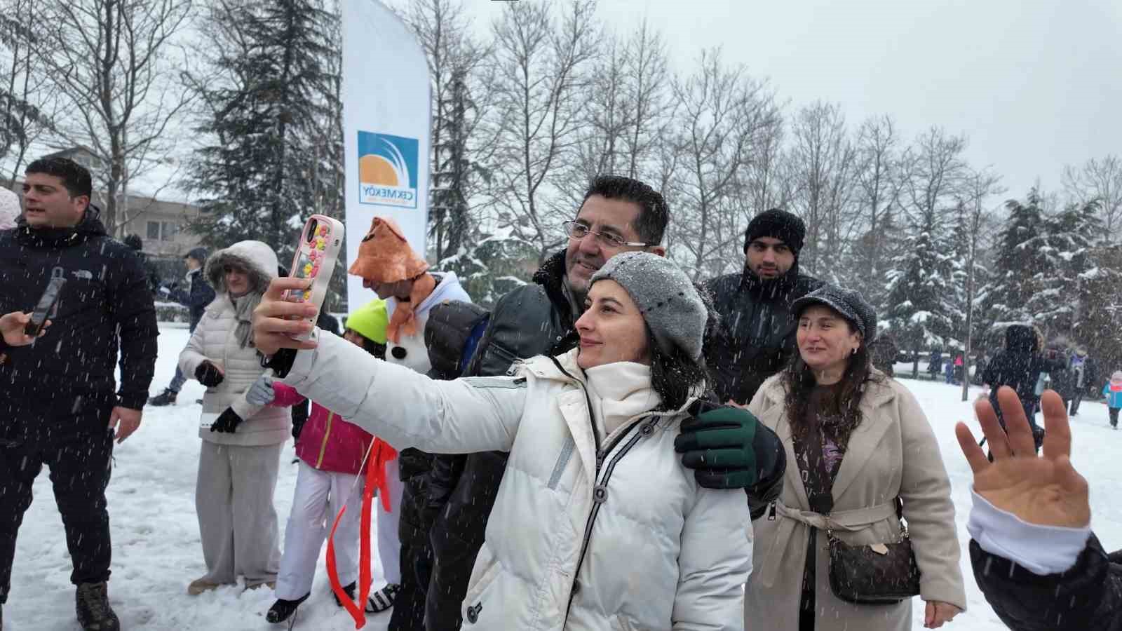 Çekmeköy’de kar şenliği: Yüzlerce vatandaş doyasıya eğlendi