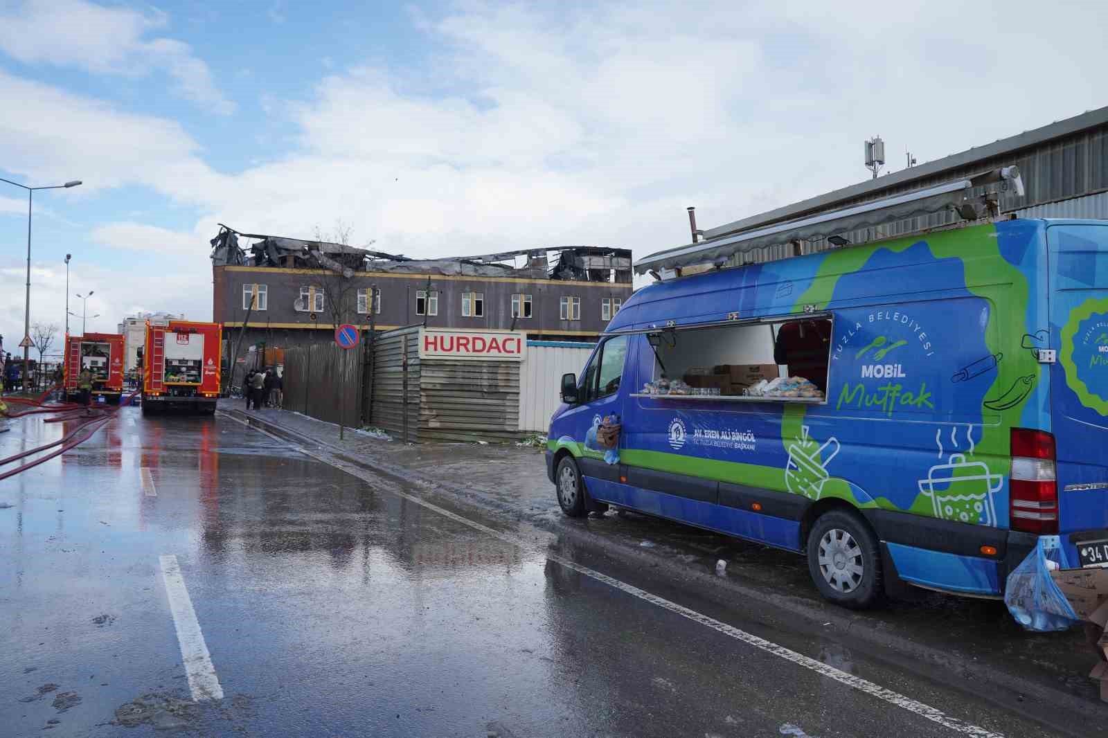 Tuzla Belediyesi&rsquo;nden yangından etkilenen vatandaşlara destek
