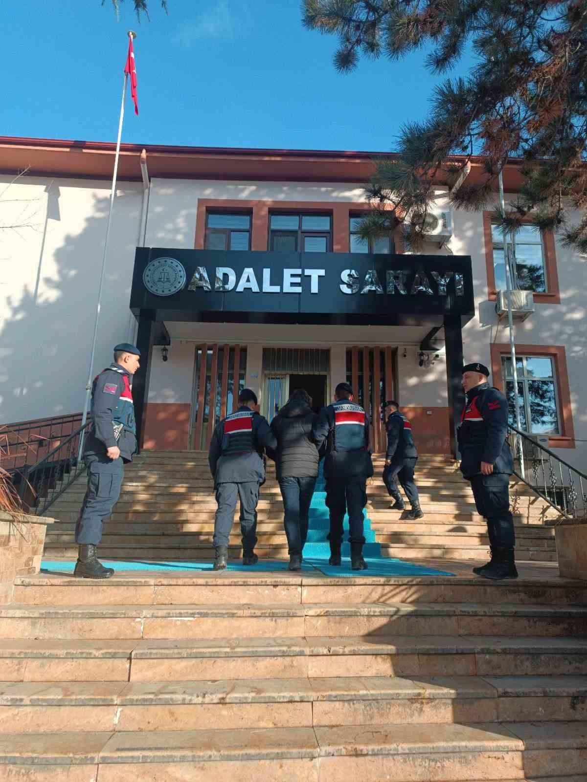 Eski eşinin polis kocasını vuran polis memuru tutuklandı
