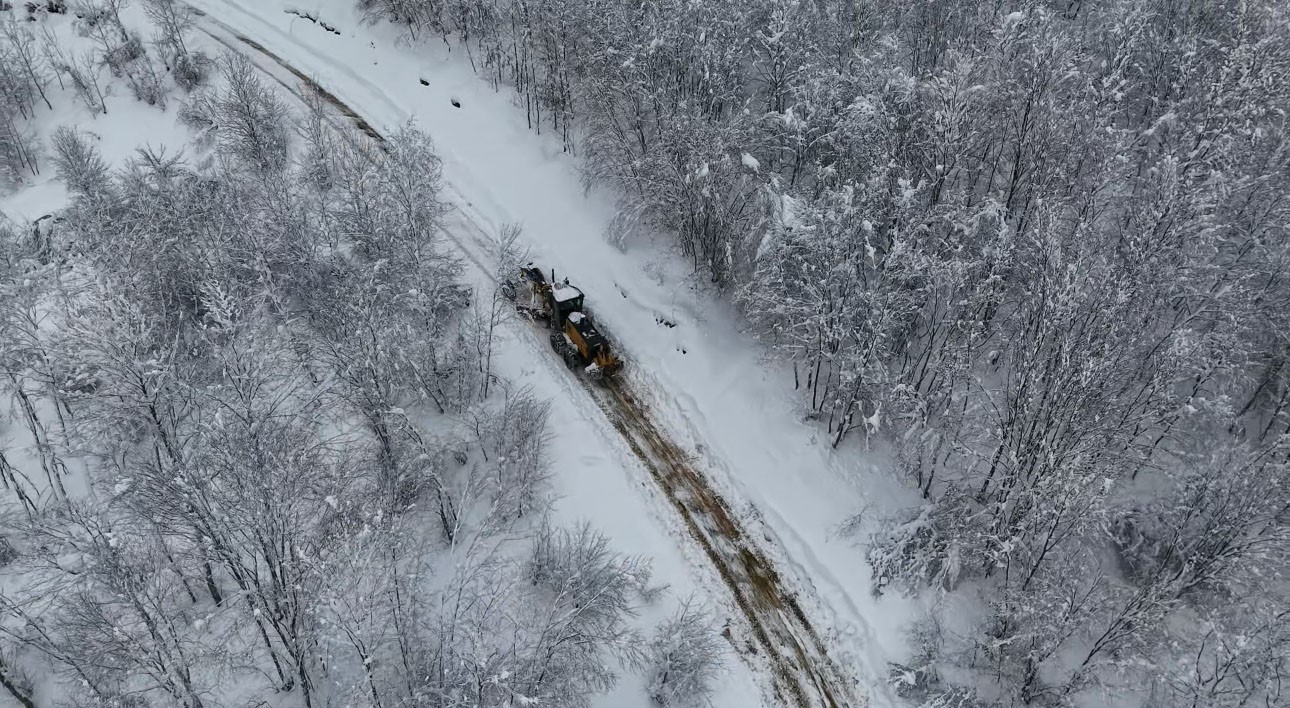 Karab&uuml;k&rsquo;te kapalı 123 k&ouml;y yolu ulaşıma a&ccedil;ıldı
