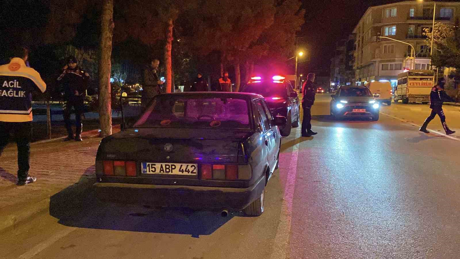 Burdur&rsquo;da 17 yaşındaki gen&ccedil;lerin kavgası kanlı bitti: 2 yaralı
