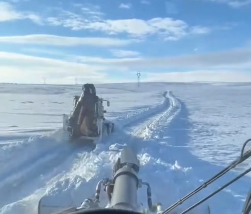 Darende Belediyesi&rsquo;nin karla m&uuml;cadele &ccedil;alışmaları kesintisiz s&uuml;r&uuml;yor
