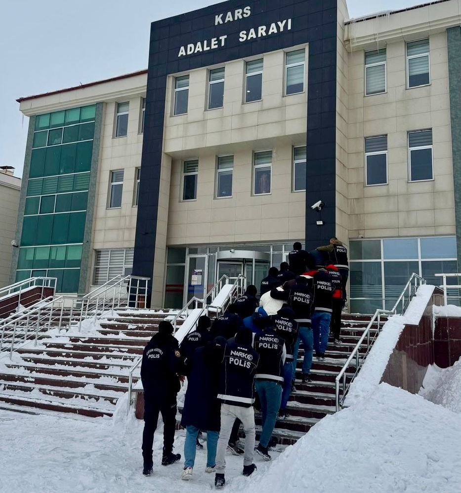 Sarıkamış’ta uyuşturucu taciri 5 kişi tutuklandı