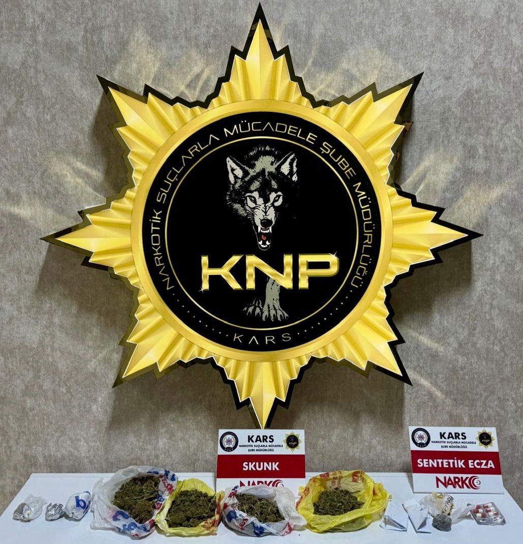 Sarıkamış&rsquo;ta uyuşturucu taciri 5 kişi tutuklandı
