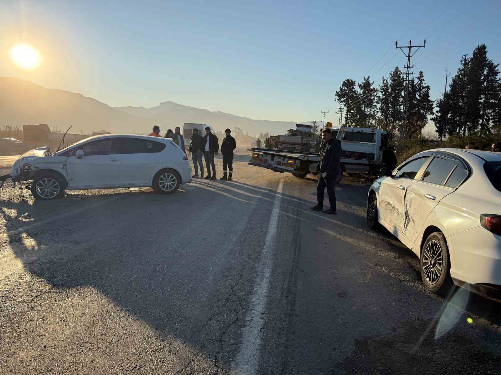 5 aracın karıştığı kaza anbean ara&ccedil; kamerasında
