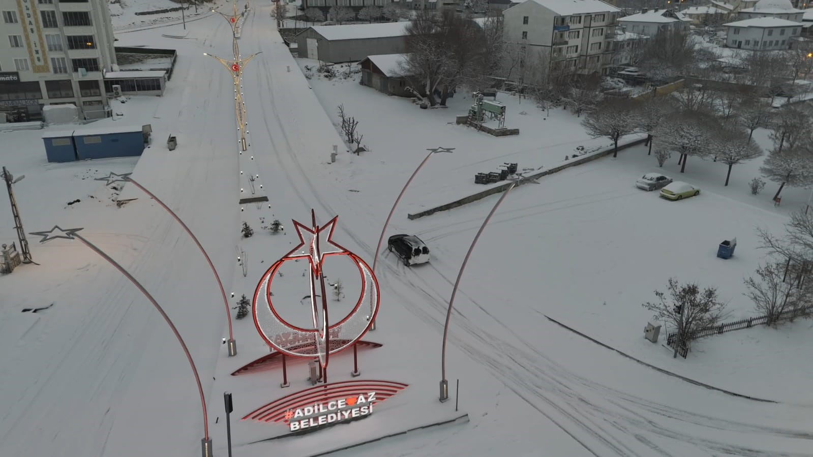 &lsquo;Cevizler diyarı&rsquo; Adilcevaz&rsquo;da kartpostallık kış manzarası
