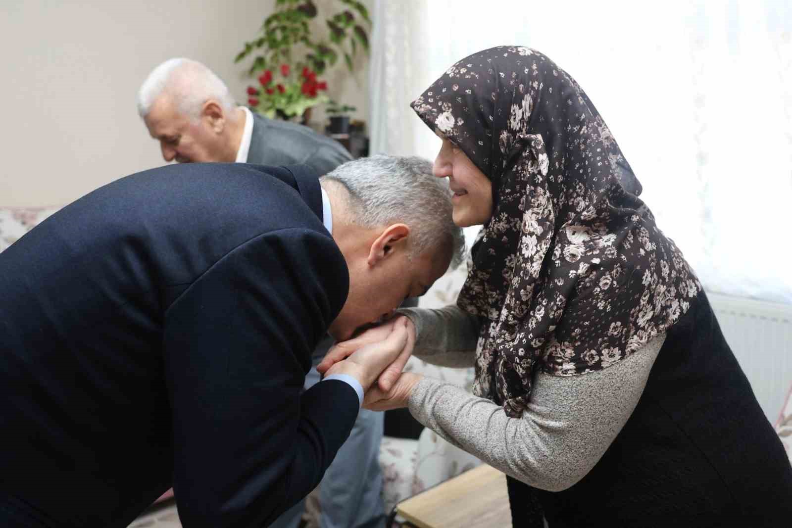 Vali Mehmet Makas’ın ilk ziyareti şehit polis memurunun ailesine
