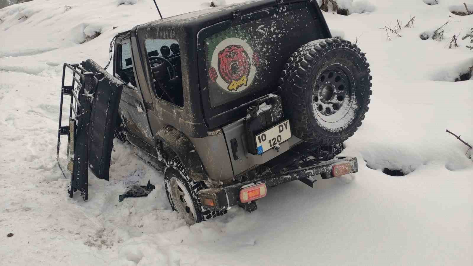 Bilecik&rsquo;te buzlanma kazaya neden oldu otomobil takla attı
